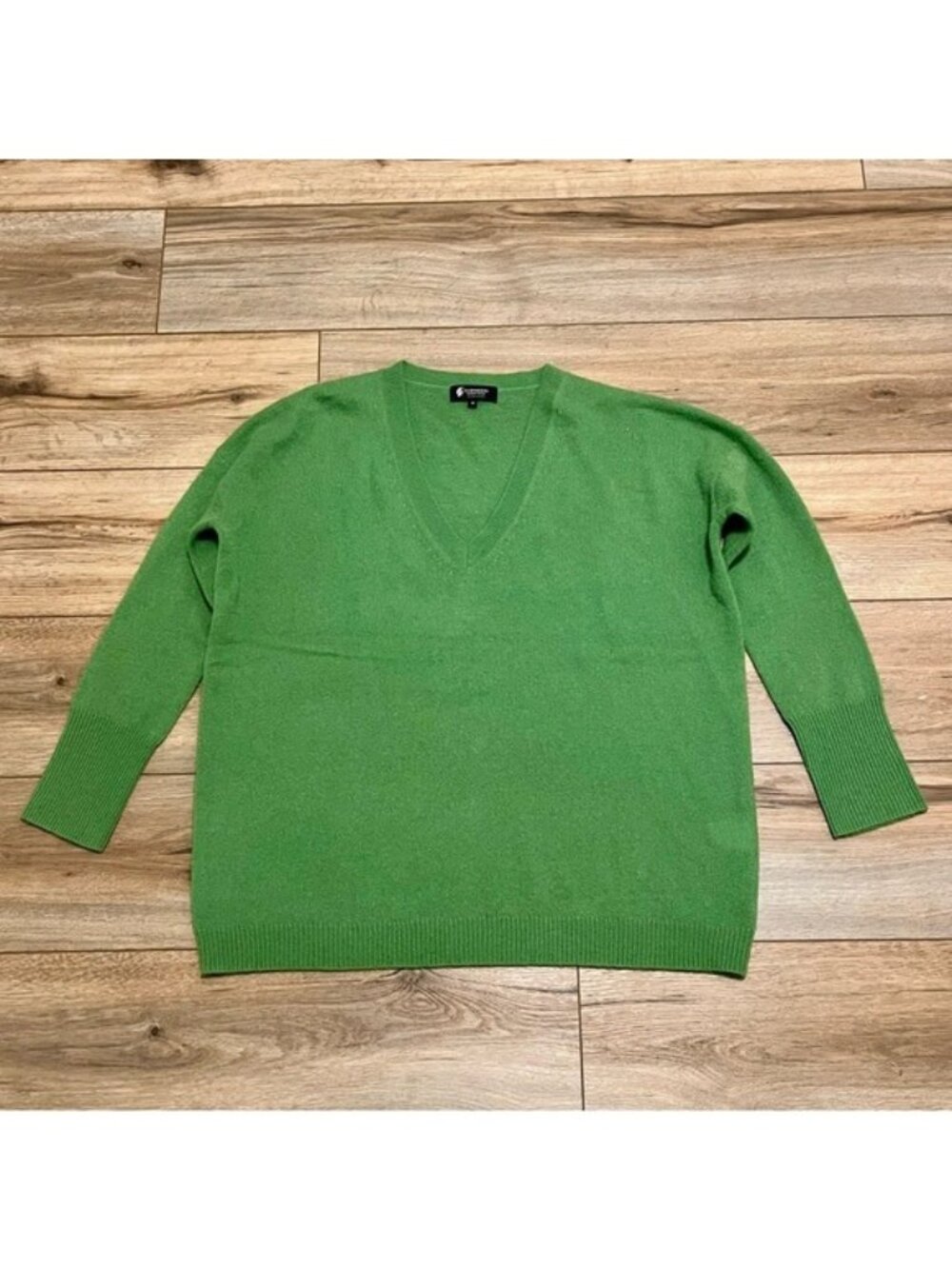 Cashmere Boutique V Neck Boyfriend Sweater SZ Medium Sage Green Oversized